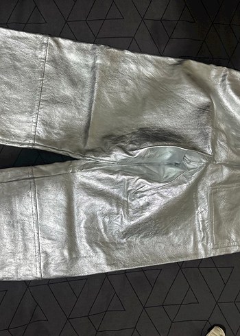 Gri Metalik Midi Deri Bol Kesim Kadın Pantolon - Görsel 3