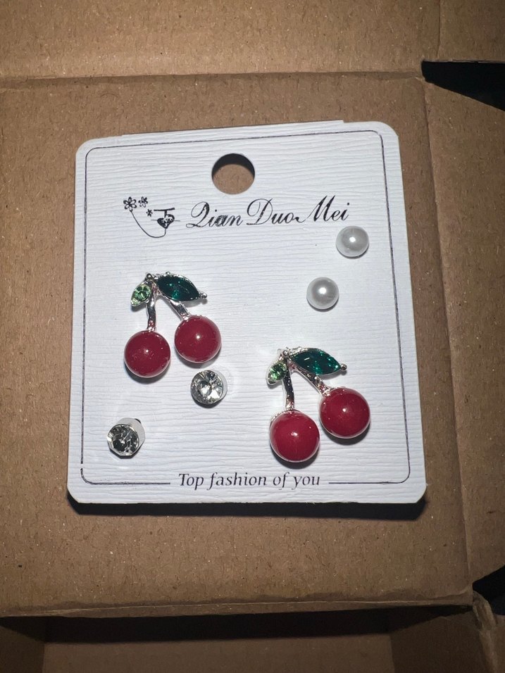 Minimalist vişneli küpe seti - Görsel 3