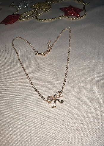 Kurdele detaylı altın rengi kaplamalı çelik kolye - Görsel 2