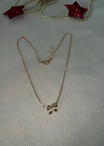 Kurdele detaylı altın rengi kaplamalı çelik kolye - Görsel 3