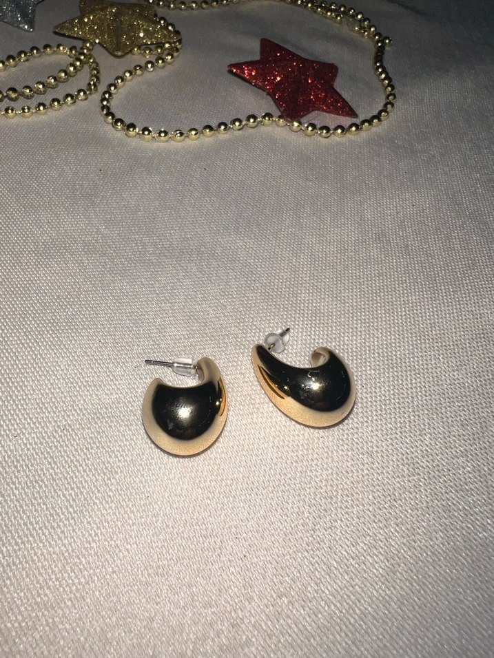 Parlak Altın Renkli Kabartmalı Midi Küpe - Görsel 3