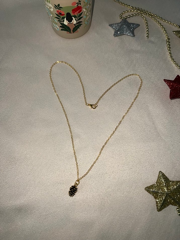 Kozalak desenli altın rengi kaplamalı kolye - Görsel 3