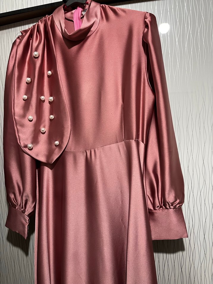 Pembe Parlak Düğmeli Uzun Kadın Elbisesi - Görsel 4