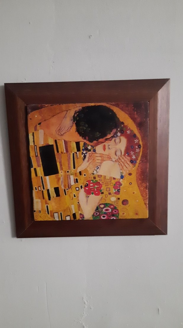 Kahverengi Çerçeveli Koyu Tonlu Tablo Gustav Klimbt Öpücük - Görsel 2