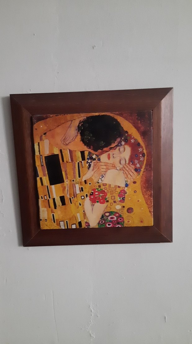 Kahverengi Çerçeveli Koyu Tonlu Tablo Gustav Klimbt Öpücük - Görsel 3