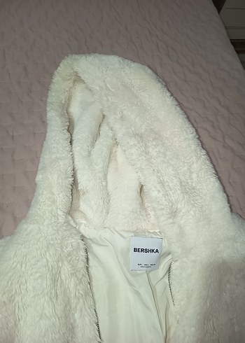 l Beden Bershka Kapüşonlu Beyaz Kürk Detaylı Kadın Ceket