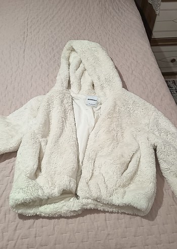 Bershka Kapüşonlu Beyaz Kürk Detaylı Kadın Ceket
