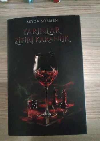 Yarınlar Zifiri Karanlık Roman - Görsel 2