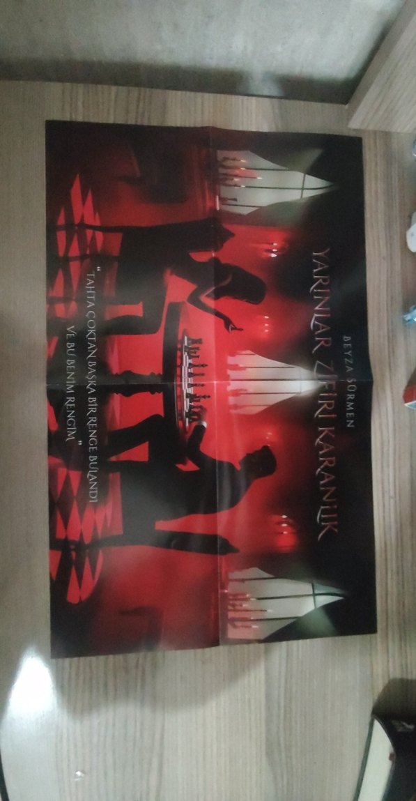 Yarınlar Zifiri Karanlık Roman - Görsel 3