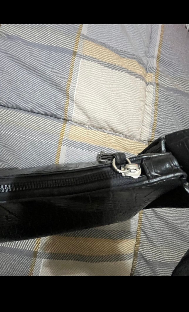 Kemer Detaylı Siyah Yılan Derisi Desenli Deri Çanta - Görsel 2