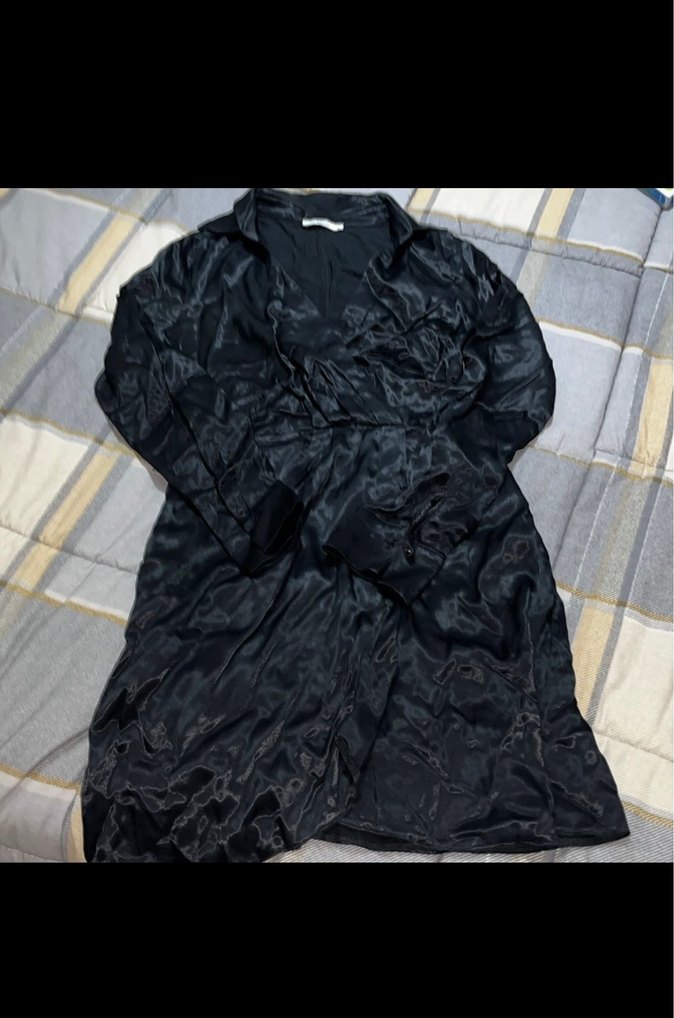 Batik Kısa Siyah Saten Drapeli Kadın Ceket - Görsel 4