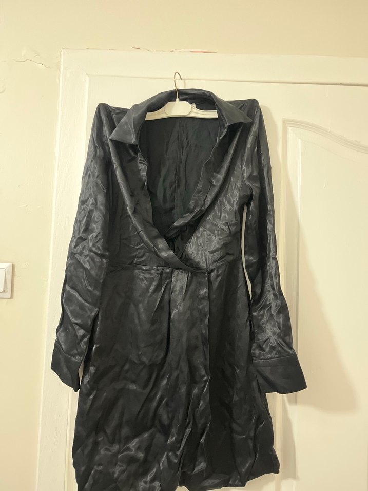 Batik Kısa Siyah Saten Drapeli Kadın Ceket - Görsel 2