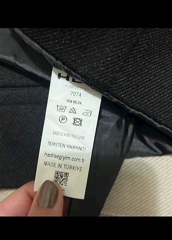 Siyah Düğmeli Kadın Yelek - Görsel 3