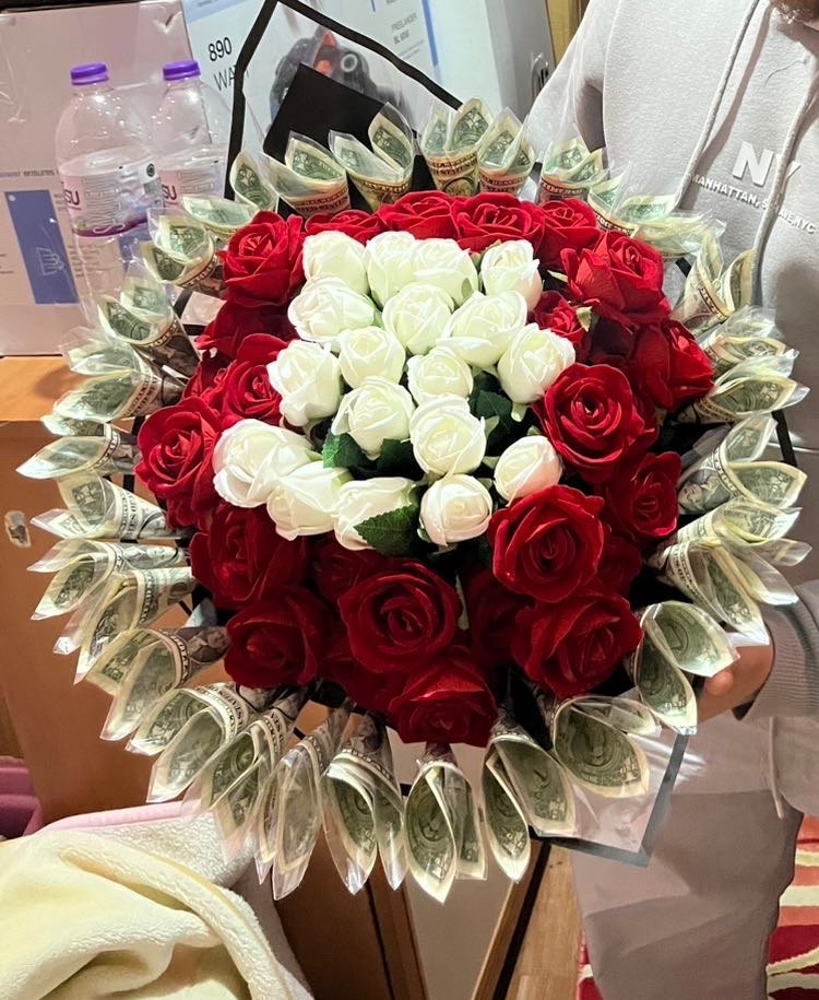 Kırmızı Beyaz Güllü - Görsel 2