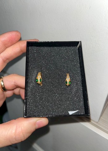 Altın Renk Mini Yılan Desenli Küpe - Görsel 2