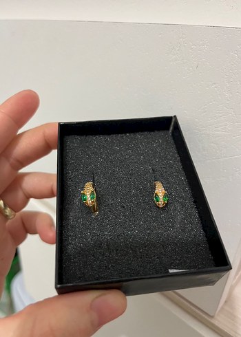 Altın Renk Mini Yılan Desenli Küpe - Görsel 3