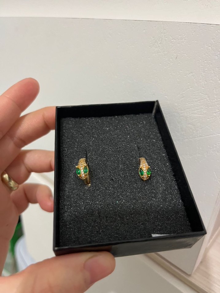 Altın Renk Mini Yılan Desenli Küpe - Görsel 3