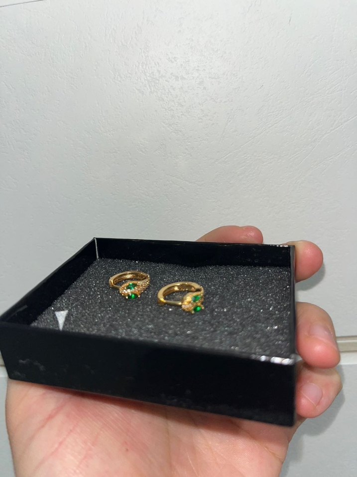 Altın Renk Mini Yılan Desenli Küpe - Görsel 4