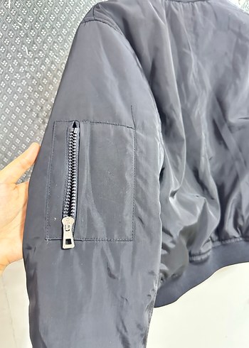 Siyah Kısa Fermuarlı Kadın Mont - Görsel 3