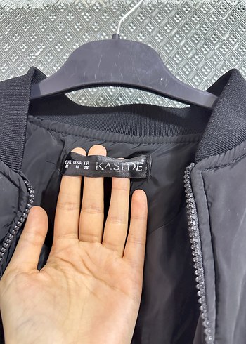 Siyah Kısa Fermuarlı Kadın Mont - Görsel 4