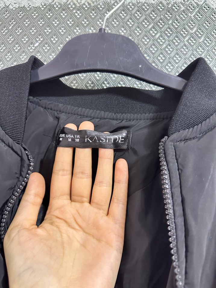 Siyah Kısa Fermuarlı Kadın Mont - Görsel 4