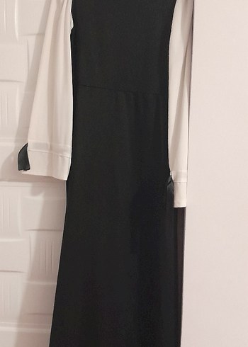 Beyaz Uzun Kollu siyah Dökümlü Uzun Elbise - Görsel 4