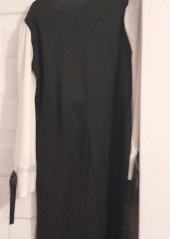 Beyaz Uzun Kollu siyah Dökümlü Uzun Elbise - Görsel 2