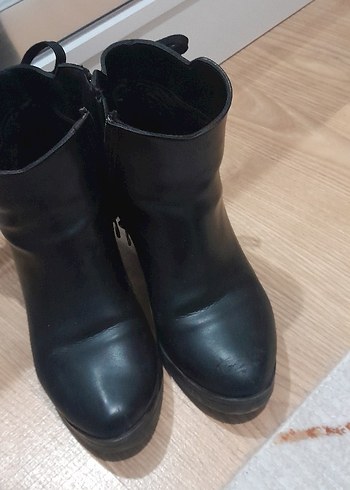 Siyah Deri  Topuklu Kadın Bot - Görsel 2