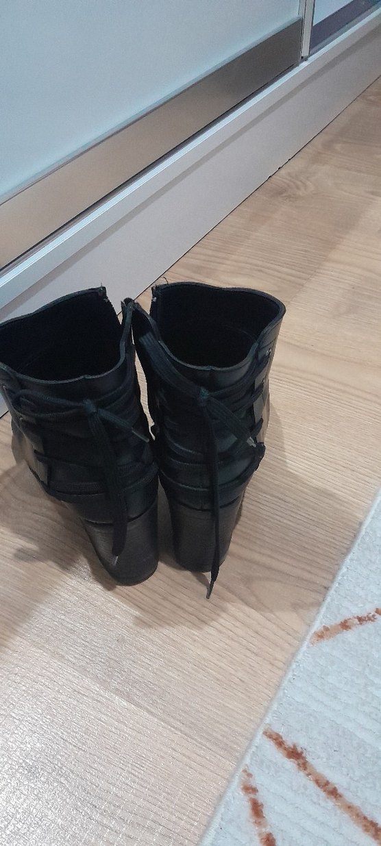 Siyah Deri  Topuklu Kadın Bot - Görsel 4