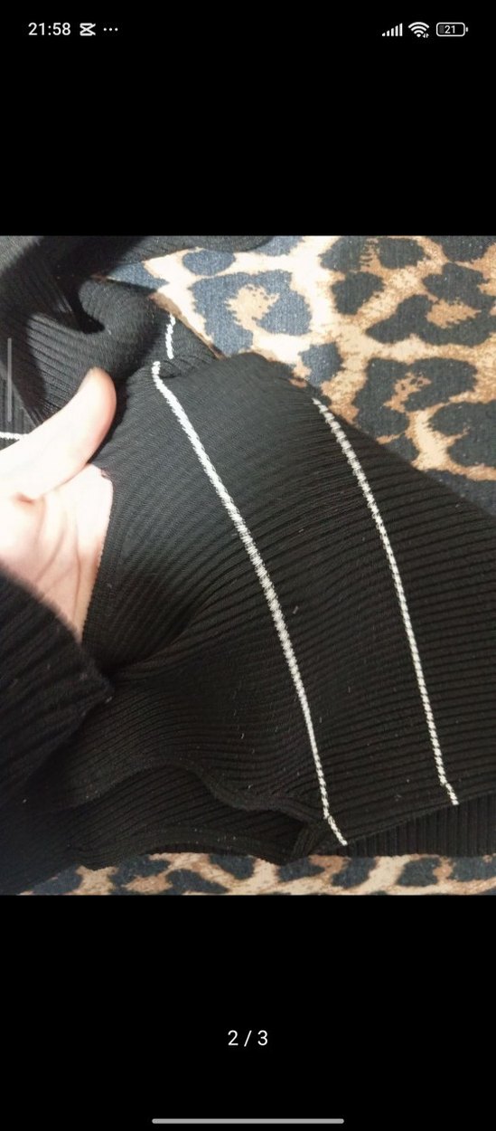 Siyah İnce Çizgili Balıkçı Yaka Triko Kazak - Görsel 2