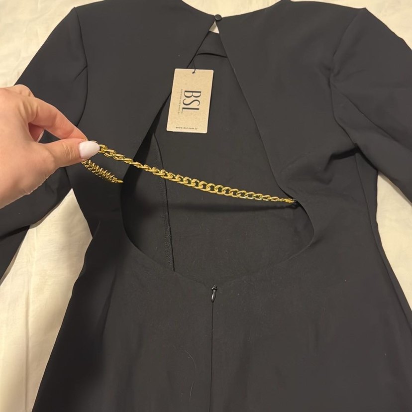 Zincir Detaylı V Yaka Midi Elbise - Görsel 2