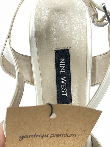 38 Beden beyaz Renk Nine West Dolgu Topuk %70 İndirimli.