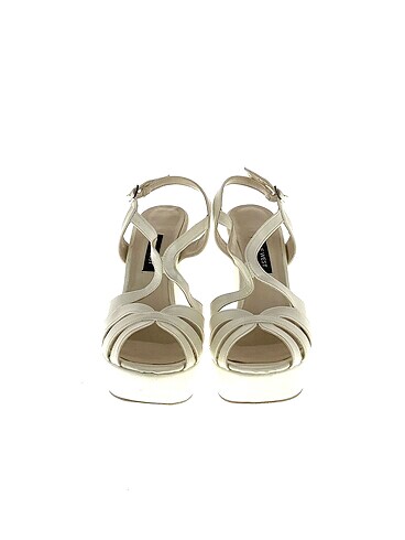 38 Beden Nine West Dolgu Topuk %70 İndirimli.