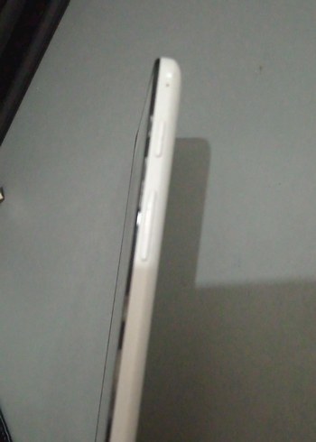 Beyaz Samsung Tablet Çatlak Ekranlı çalışıyor - Görsel 3