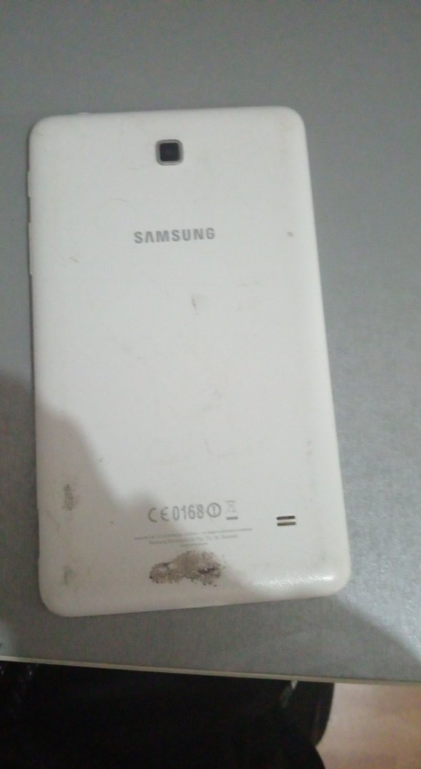 Beyaz Samsung Tablet Çatlak Ekranlı çalışıyor - Görsel 2