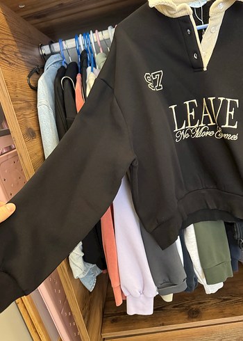 Siyah düğmeli Kadın Sweatshirt - Görsel 3
