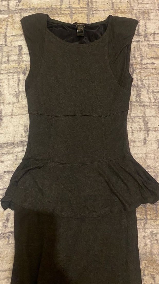 V Yaka Fırfırlı Gri Uzun Kadın Elbise - Görsel 4