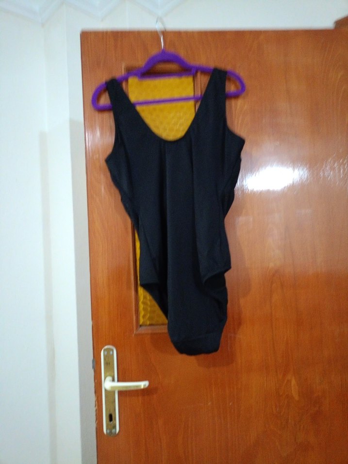 Siyah Göğüs Detaylı Kadın Mayo - Görsel 2