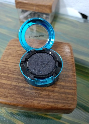 MAC Parlak sıyah lacivert yansıması var - Görsel 3