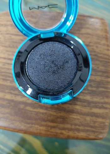 MAC Parlak sıyah lacivert yansıması var - Görsel 4