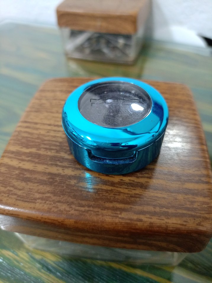 MAC Parlak sıyah lacivert yansıması var - Görsel 5