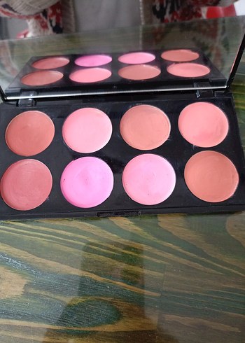 Revolution Ultra Blush Paleti - Görsel 3