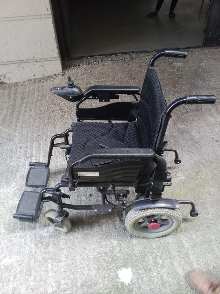 Kara Renk Elektrikli Engelli Tekerlekli Sandalye - Görsel 2