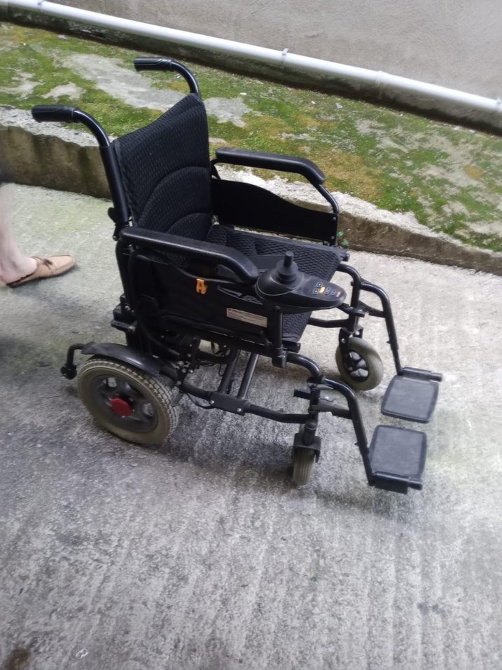 Kara Renk Elektrikli Engelli Tekerlekli Sandalye - Görsel 4