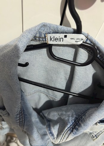 Zincir Detaylı Gri Kadın Denim Ceket - Görsel 2