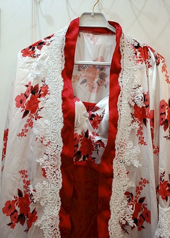 Kırmızı Çiçekli Midi Kadın Sabahlık - Görsel 2