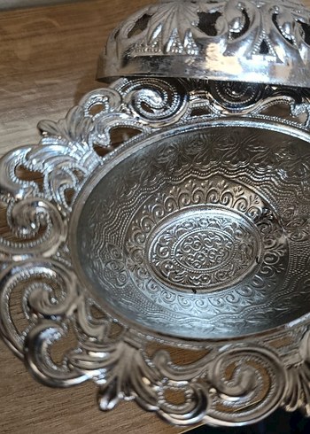 İşlemeli Parlak Altın Renkli Kapaklı Tabak - Görsel 5