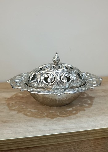 İşlemeli Parlak Altın Renkli Kapaklı Tabak - Görsel 4