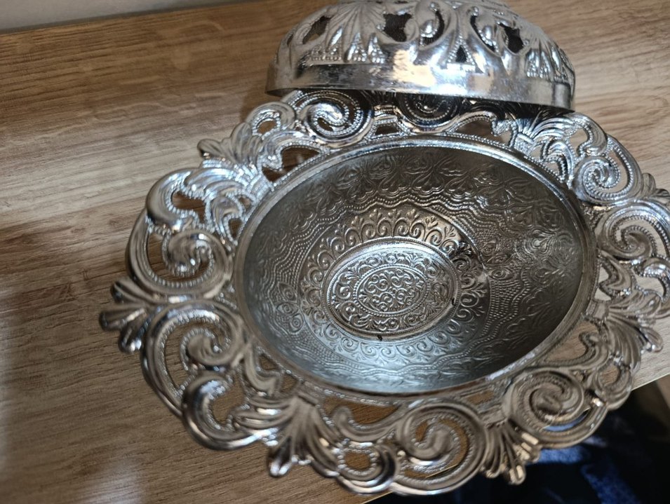 İşlemeli Parlak Altın Renkli Kapaklı Tabak - Görsel 5