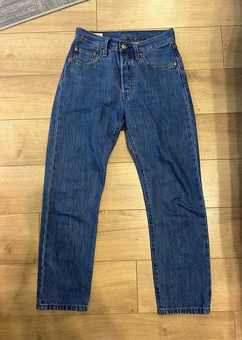 Levis 501 Crop Jean